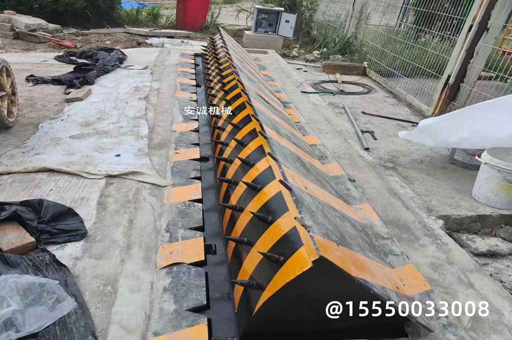 肉類批發(fā)市場路障機(jī)(圖1) 肉類批發(fā)市場路障機(jī)(圖1)